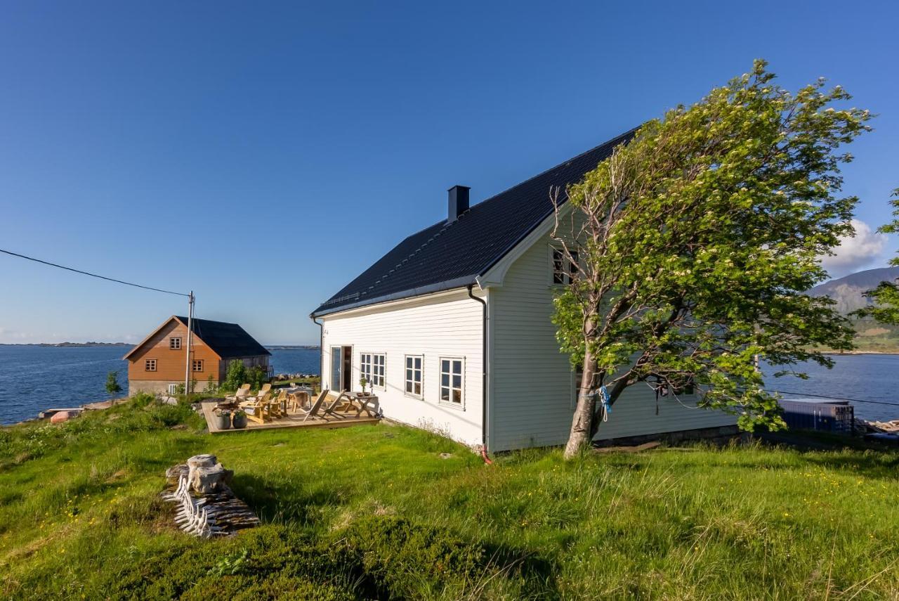 Villa Borgvag - A Unique Seafront Villa In The Heart Of Lofoten Bostad Eksteriør bilde